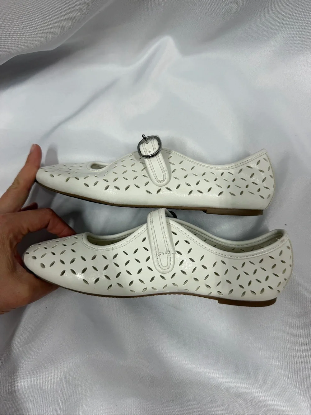 GAP | Mary Jane Flats White Shoes Perforated Lace Design Strap Big Girls Size 5